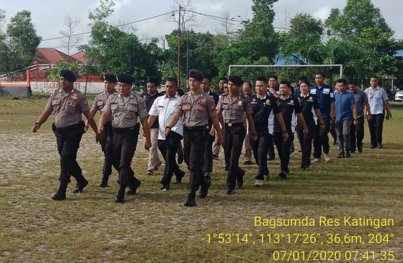 Kunjungi Warga di Bantaran Sungai, Kasat Binmas Polres Imbau Waspada Banjir