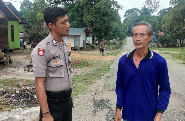 Sinergitas TNI-Polri, Bantu Prosesi Pemakaman Warga