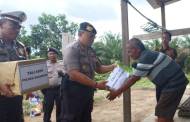 Kunjungi Warga Kurang mampu, Kapolres Serahkan Tali Asih