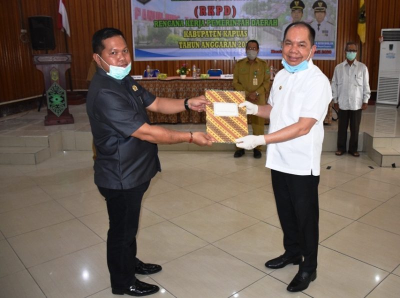 BPJS Ketenagakerjaan Serahkan Bantuan ke Posko Covid-19