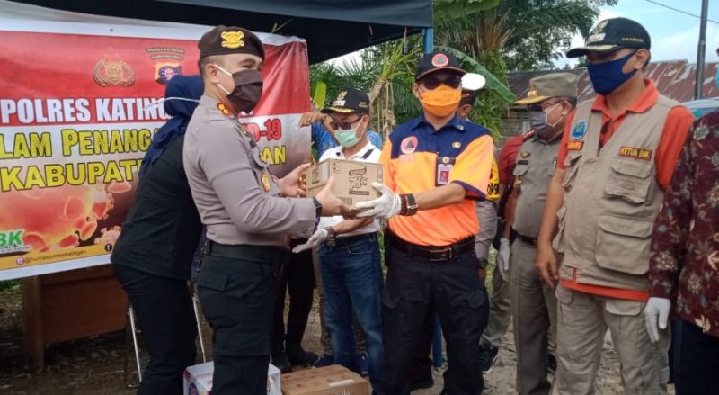 Bantu Posko Covid-19, Fraksi Golkar Berikan Uang dan Makanan Siap Saji