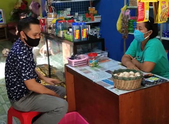Bantu Warga Terdampak Virus Corona, Polsek Dushil Bagikan Ratusan Paket Sembako