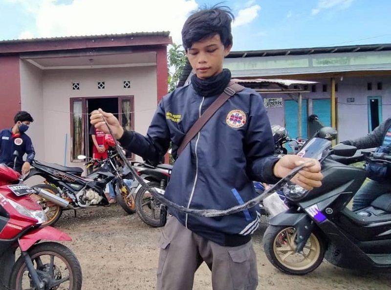 Berbagi Kasih, Satlantas Sukamara Berikan Makanan Sahur untuk Pengguna Jalan