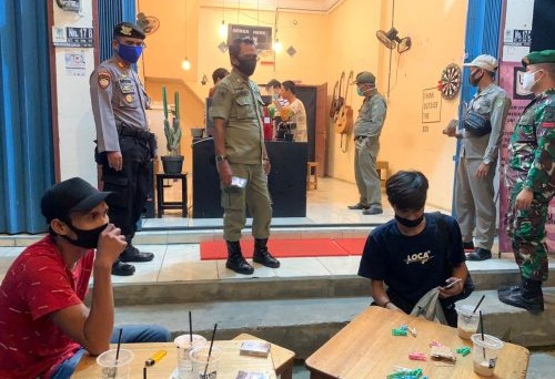 Sudah Tahu Musim Corona, Kok Masih Saja Kumpul di Cafe