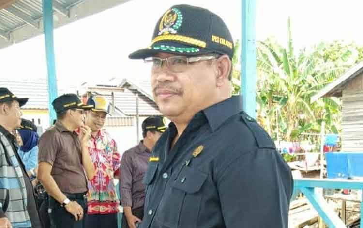 Pemkab Sukamara Tebarkan Ribuan Bibit Ikan di Embung Tempenek