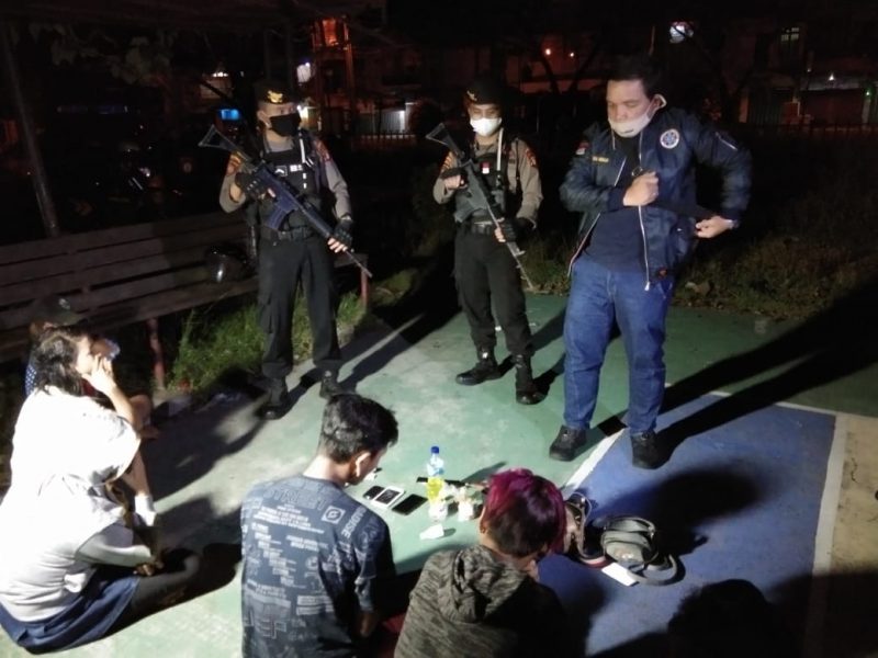 Patroli di Sanaman Mantikei, Polisi Temukan Pesta Miras Hingga PSK Lagi Mangkal