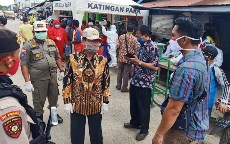 Pedagang dan Pengunjung Pasar Kereng Pangi Jalani Rapid Tes Massal