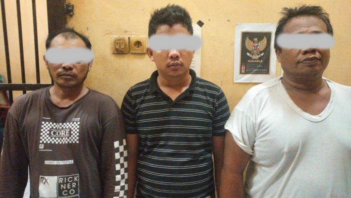 Bupati Sosialisasi Penggunaan dan Bagikan Masker di Pasar Kasongan