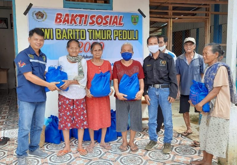 Pickup dan Motor Ringsek Akibat Tabrakan, Pengendaranya Hanya Luka Ringan