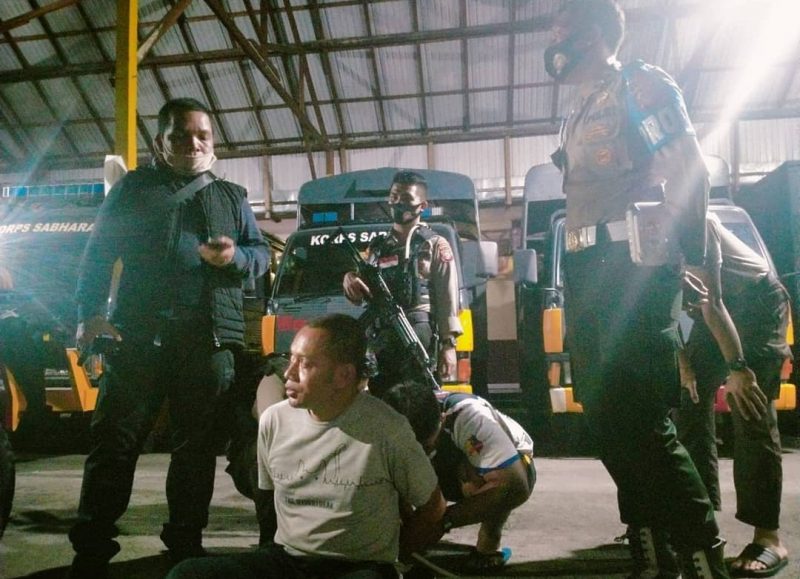 Mobil AWC Polres Katingan Semprot Disinfektan di Ruas Jalan Desa Hampalit