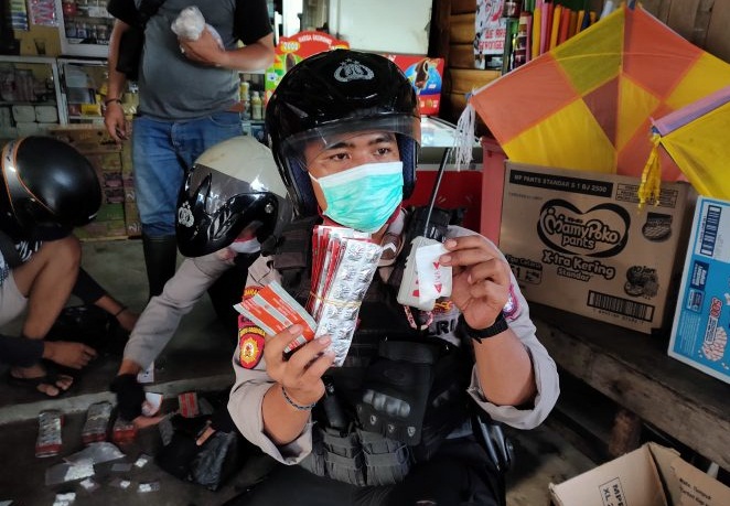 Ditangkap di Depan Komplek Kuburan, Pemuda Ini Bawa Satu Paket Sabu