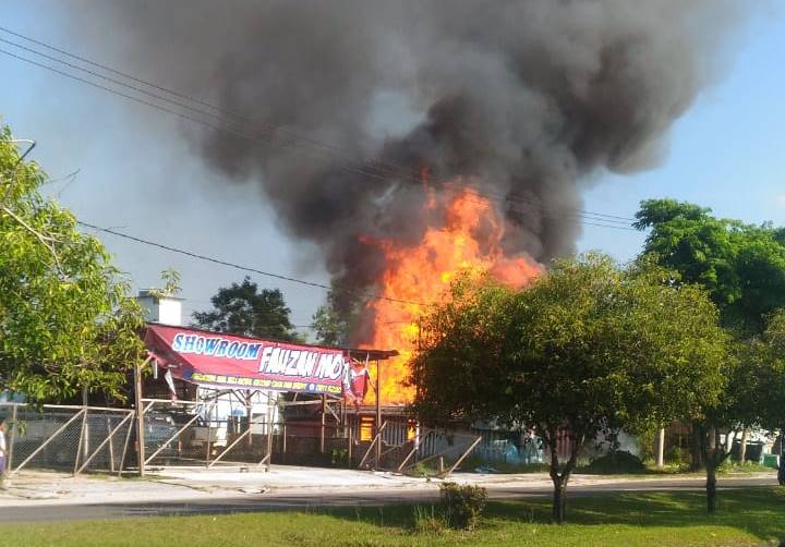 Warung Makan Kosong Hangus Terbakar
