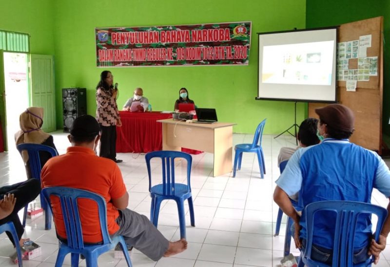 Sukseskan TMMD Reguler ke-109, TNI Gandeng Dinsos Laksanakan Penyuluhan Bahaya Narkoba