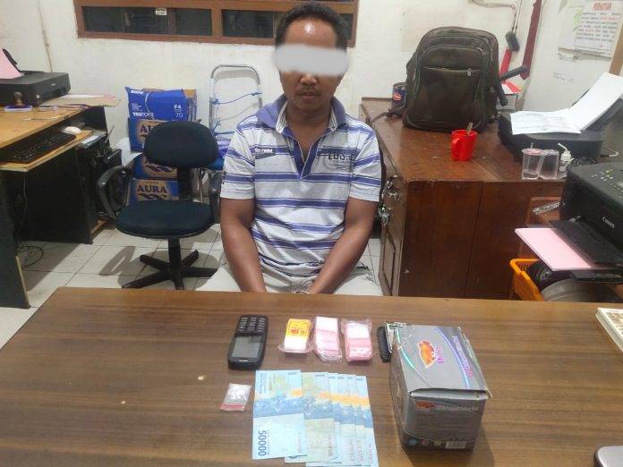 Terduga Pengedar Narkoba Diciduk di Rumahnya