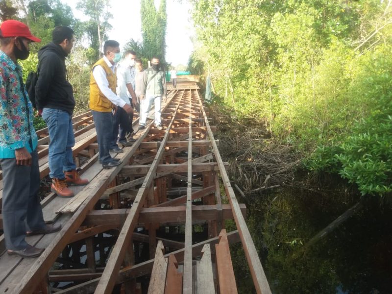 Program Pengadaan Alat Berat Bantu Masyarakat untuk Berkebun Berladang