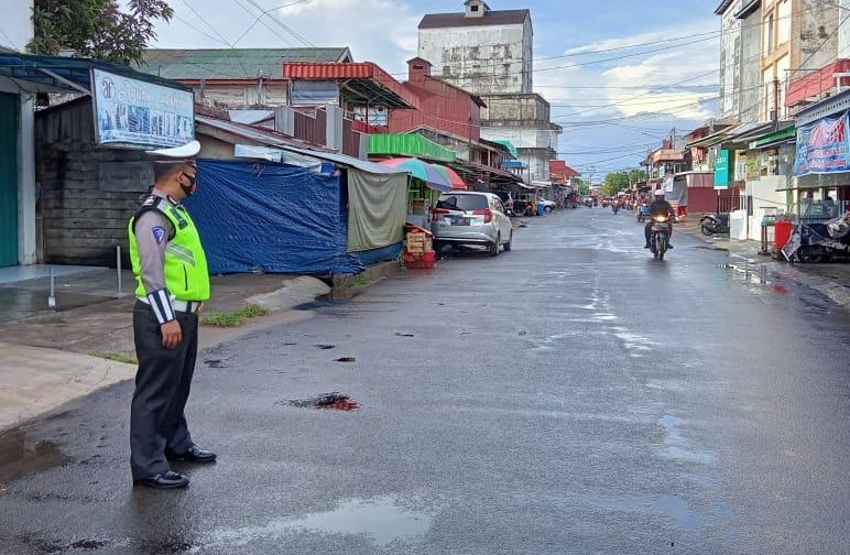 Antisipasi Corona, Propam Polres Seruyan Cek Suhu Tubuh Personel dan Warga