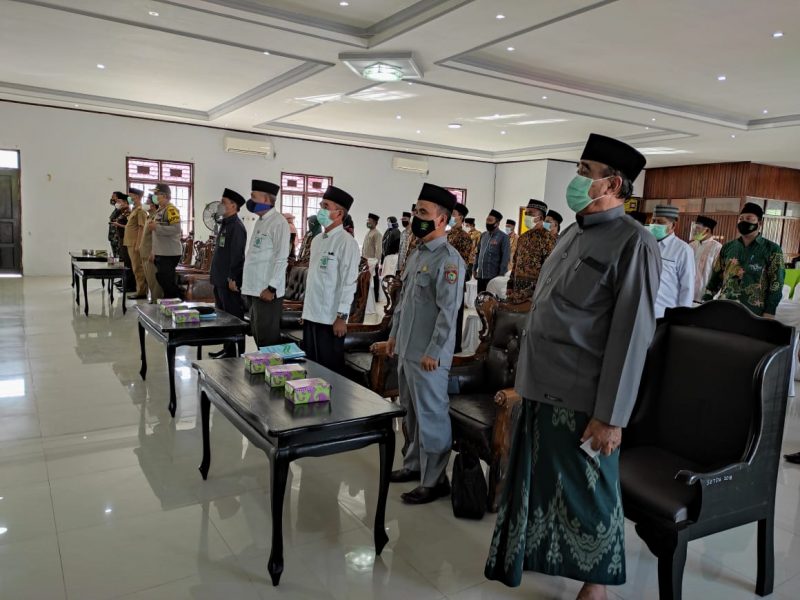 Bhabinkamtibmas Sosialisaikan 3 M dan Bagikan Masker untuk Warga
