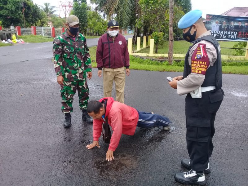 Tidak Pakai Masker, Sanksinya Menyanyi Lagu Kebangsaan dan Push Up