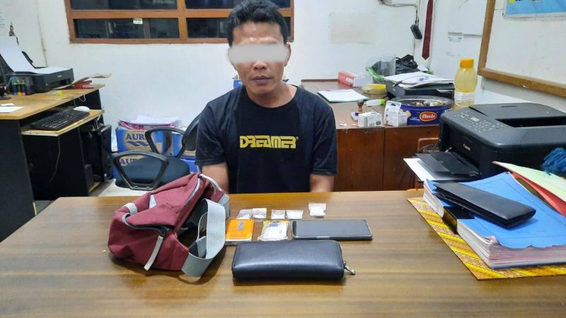 Lagi Asyik Tidur, Pengedar Narkoba Kaget Ditangkap Polisi