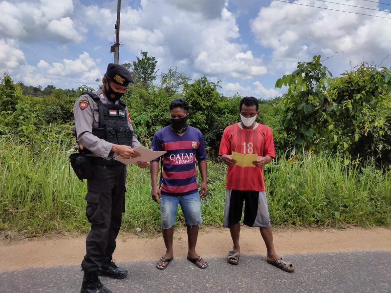 Satlantas Polres Seruyan dan Koramil Kompak Ingatkan Warga Terapkan Prokes