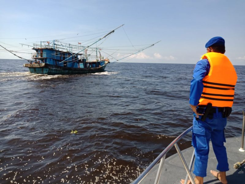 Polsek Hanau Kembali Bagikan Masker Gratis untuk Masyarakat