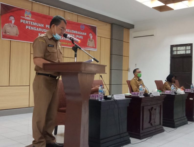 Kapolres Seruyan dan Ketua Bhayangkari Panen Pakcoy Hidroponik