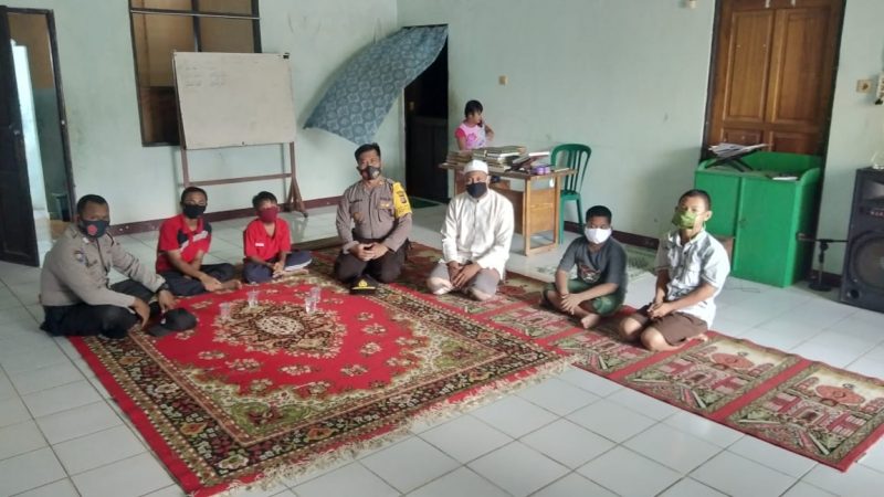Operasi Zebra, Satlantas Polres Seruyan Bagikan Leaflet untuk Pengendara