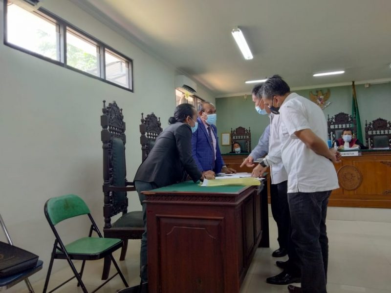 Sambil Menangis, Istri Acin Sebut Suaminya Dipaksa Mengakui Membunuh Nur Fitri