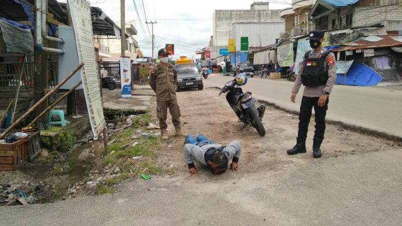 Putus Mata Rantai Penyebaran Covid-19, Polsek Katingan Kuala Imbau Prokes dan Bagikan Masker