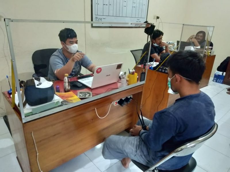 Dipergoki Masuk Rumah Tanpa Permisi, Pemuda Ini Mencuri Dua Unit Ponsel
