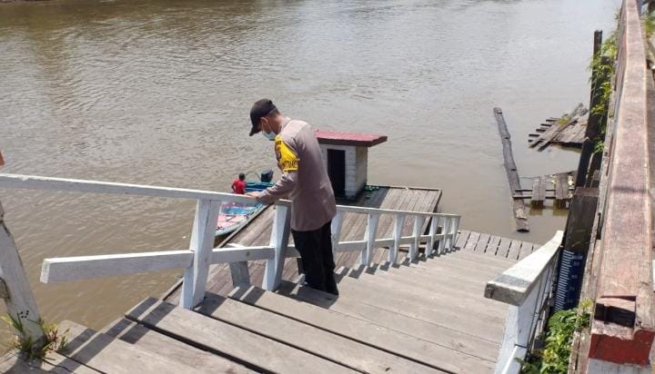 Anggota Satreskrim Rutin Lakukan Pengecekan Alkes di Apotek