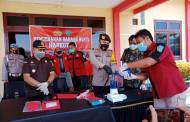 Disaksikan Tersangka, Polisi Musnahkan 1,2 Ons Barang Bukti Sabu