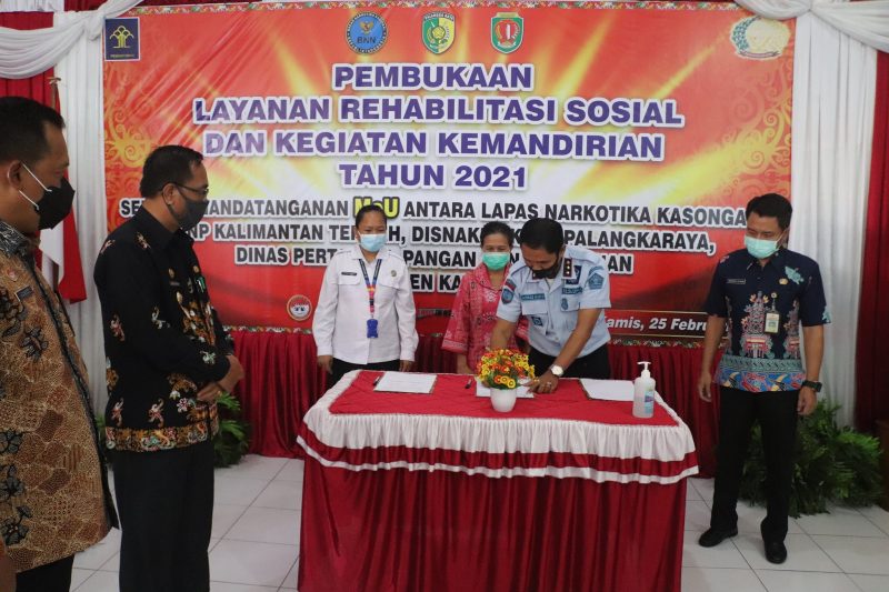 Karyawati Berambut Pirang Gelapkan Uang Perusahaan Rp498 Juta