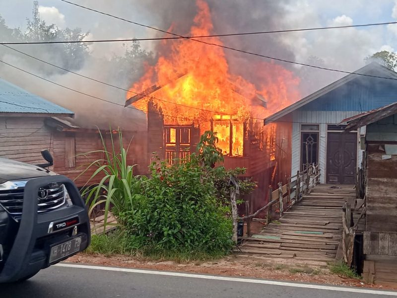 Kebakaran Hanguskan Tiga Rumah Warga di Desa Telangkah