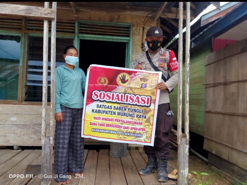 Berikan Masker, Sembari Ingatkan Pentingnya Prokes