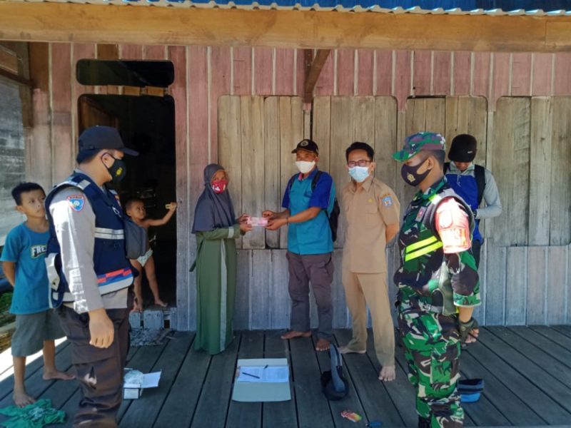 Tingkatkan Disiplin Prokes Covid-19 Warga Diberikan Masker Gratis