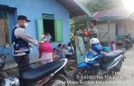 Bersama Babinsa, Bhabinkamtibmas Desa Muara Bumban Sosialisasikan Prokes Covid-19