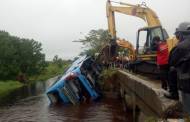 Bus Damri Nyebur ke Sungai, Satu Penumpang Tewas, Puluhan Luka-luka