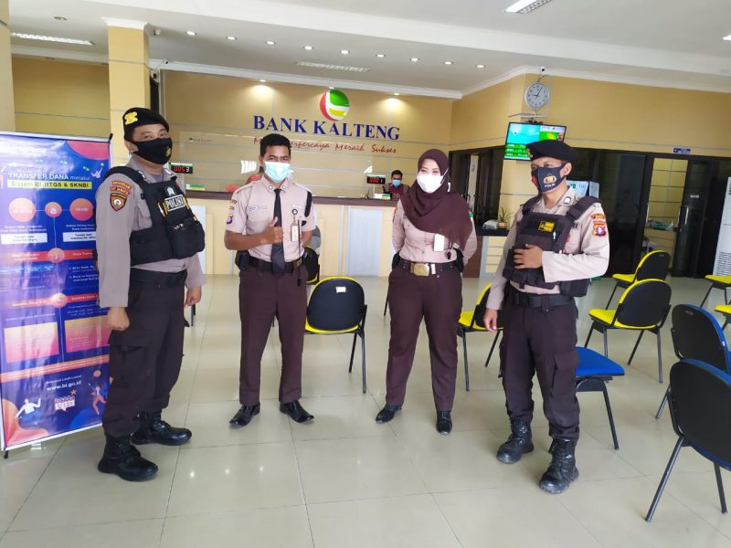 Kamis Berkah, Polsek Danau Sembuluh Bagikan Sembako