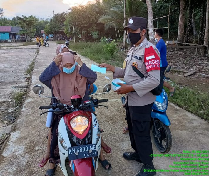 Bagikan Masker dan Ingatkan Patuhi Prokes Covid-19