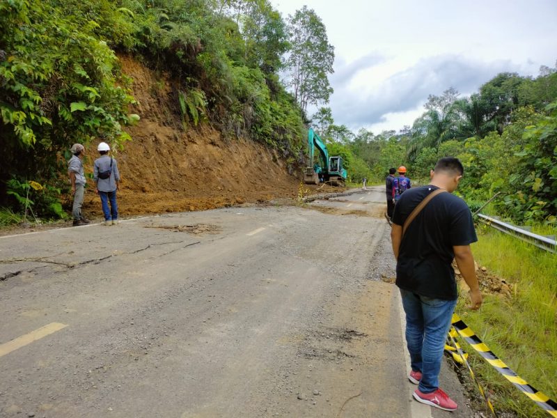 Bhabinkamtibmas Desa Batu Putih Pantau Penyaluran BLT-DD
