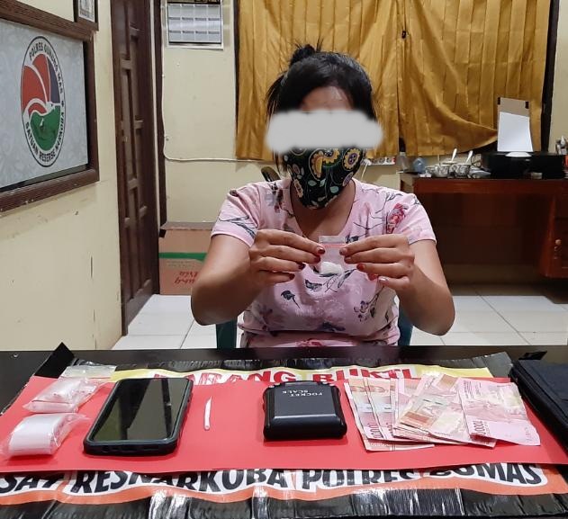 Hanya Berselang 15 Menit, Polisi Ringkus Pengedar Sabu di Desa Tampelas
