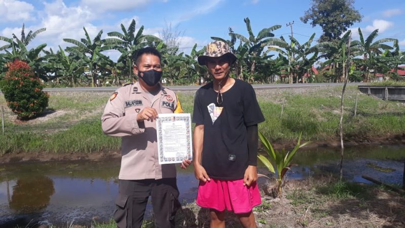 Bagikan Stiker, SatLantas Imbauan Larangan Mudik Lebaran