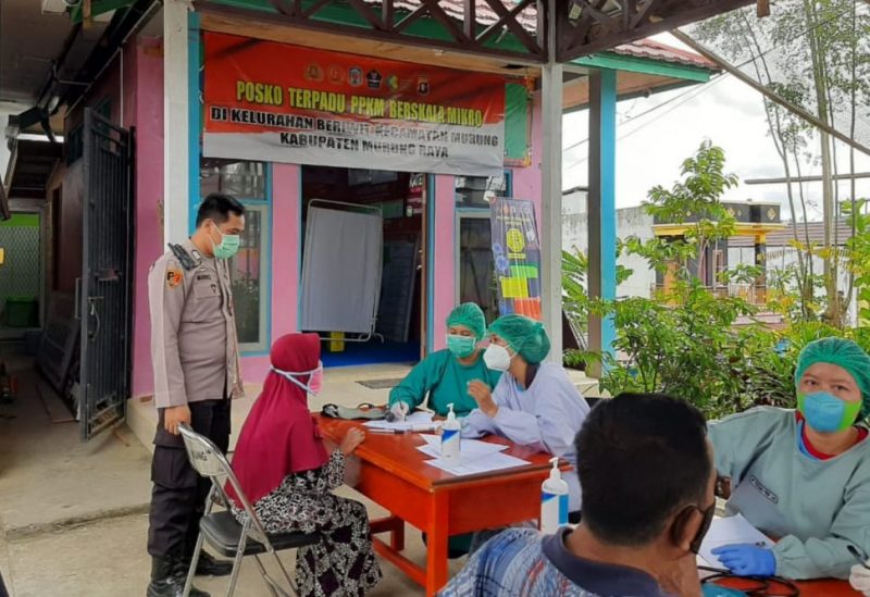 Personel Polsek Murung Kawal Kegiatan Vaksinasi di Kelurahan Beriwit