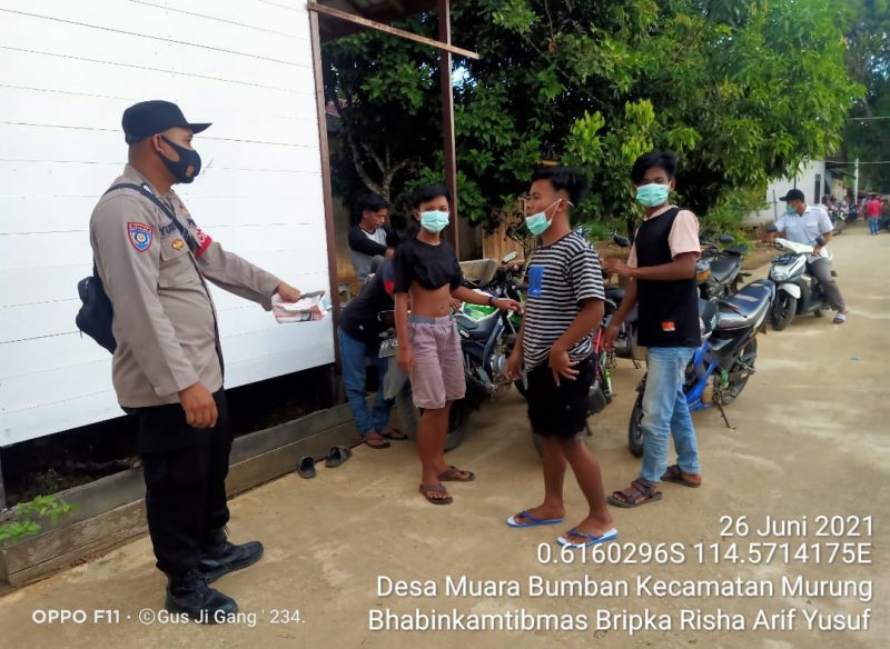 Briptu Debby Saputra Kawal Kegiatan Vaksinasi di Desa Danau Usung