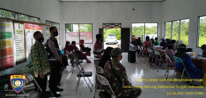 Warga di Desa Penyang Ikuti Vaksinasi Massal Covid-19   