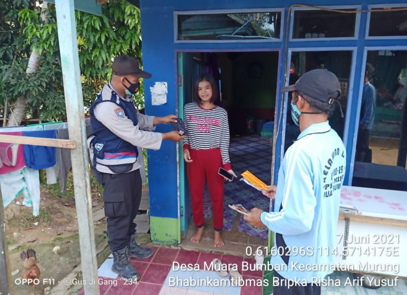 Pantau Persiapan PIlkades, Bhabinkamtibmas Sampaikan Pentingnya Prokes Covid-19