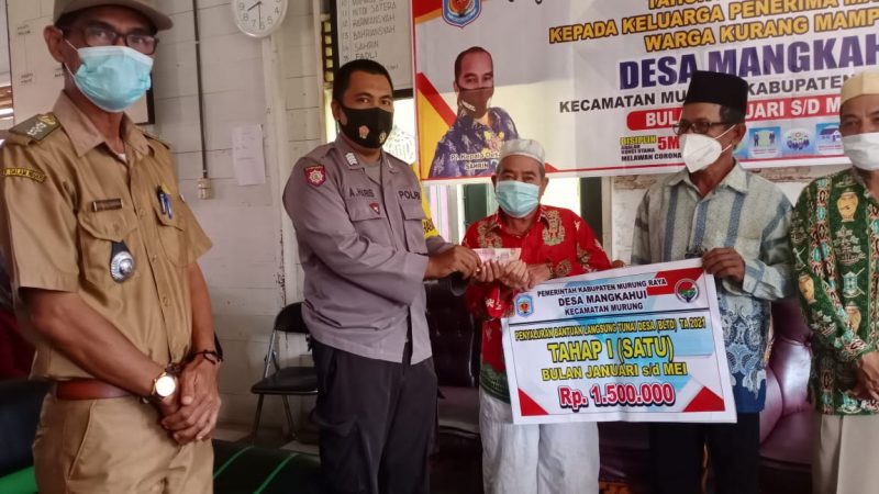 Pertahankan Zero Covid, PPKM Desa Puruk Kambang Bagikan Masker dan Vitamin
