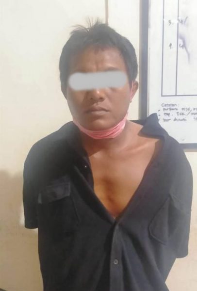 Sembari Cek Embung Milik Warga, Bhabinkamtibmas Ini Berikan Imbauan Karhutla
