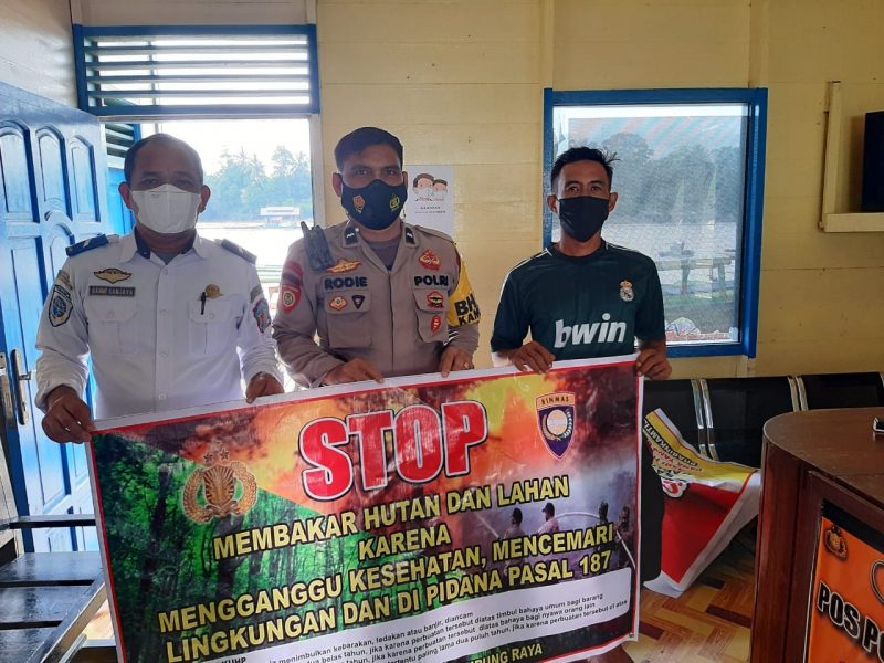 Sambangi Warga Sampaikan Prokes Covid-19
